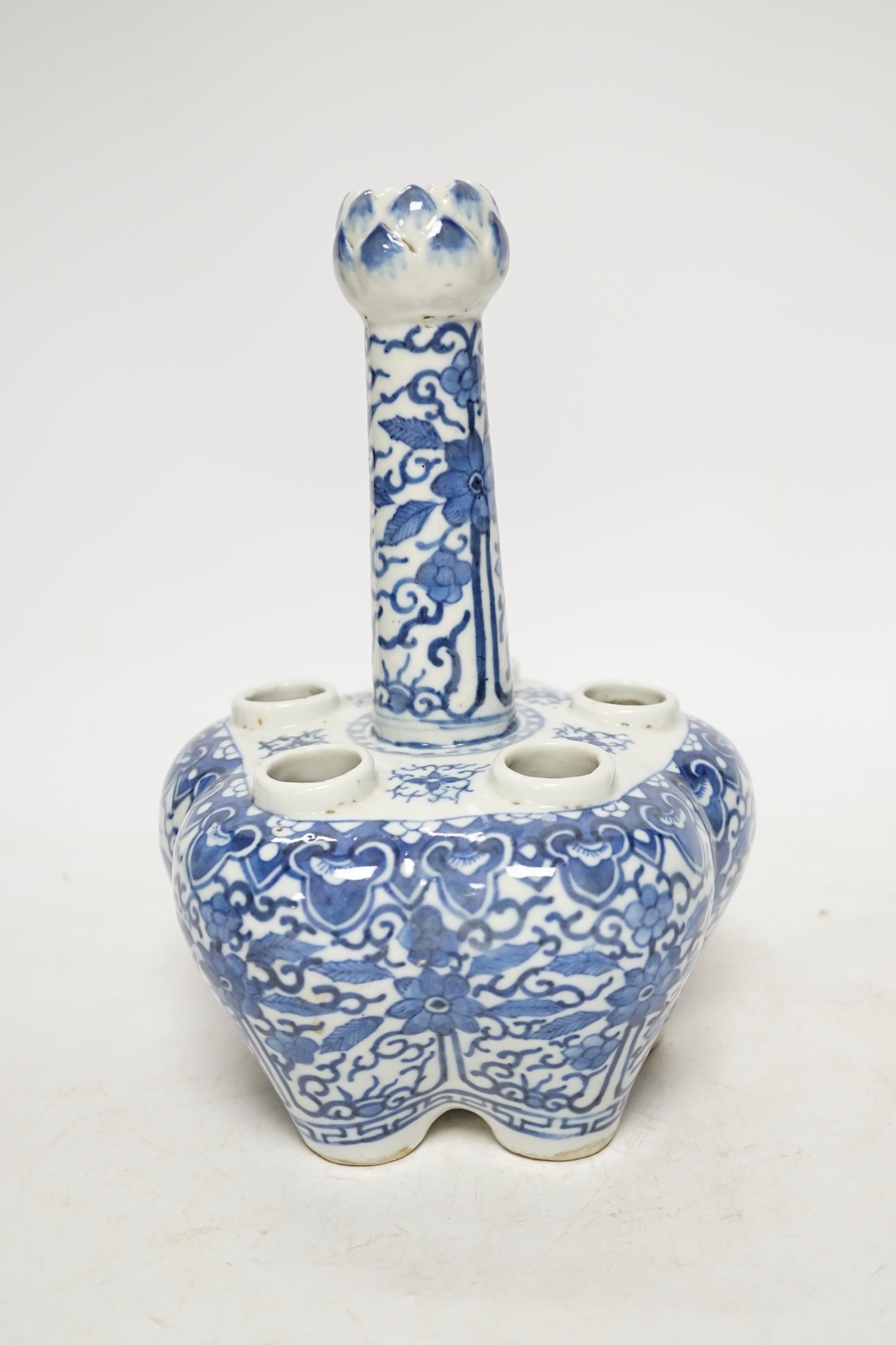 An early 20th century Chinese blue and white tulip vase, 24cm. Condition - good